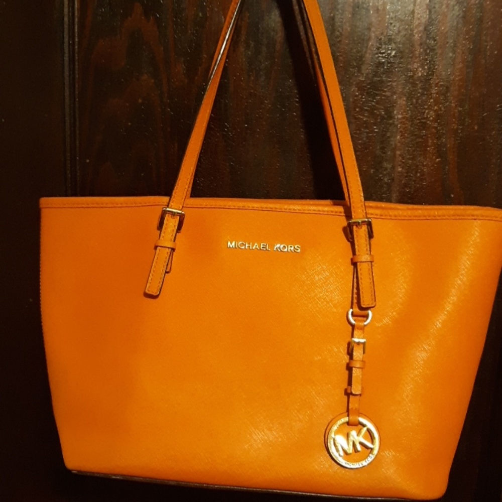 ✔Michael Kors tote